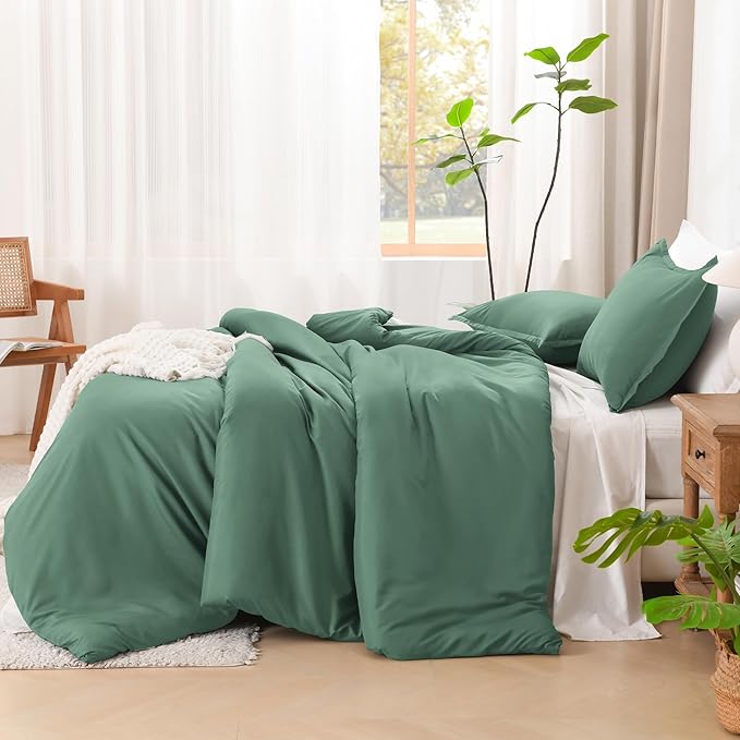Litanika Comforters Queen Size Haze Green, 3 Pieces Lightweight Solid Bedding Set & Collections, All Season Fluffy Bed Set (90x90 Inches Comforter & 2 Pillowcases)