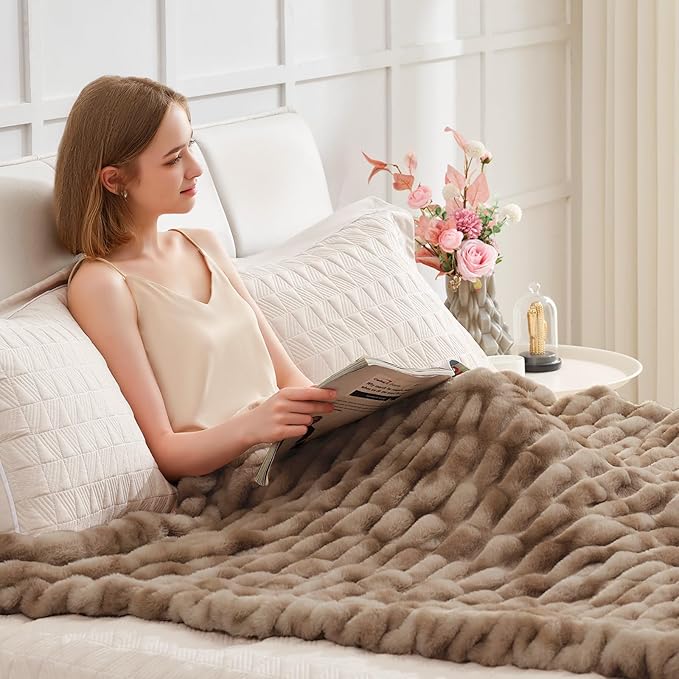Ultra Soft Luxury Faux Fur Twin Blanket for Counch,Fuzzy Fluffy Plush Warm Cozy Elegant Wrinkled Blanket for Sofa Bedroom Living Room,(60"x80",Tie-dye Coffee)