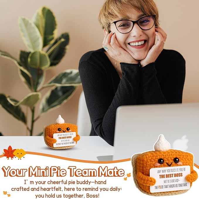 Crochet Pumpkin Pie Gift Idea for Boss – Funny Handmade Appreciation Plush with card “Best Boss” – Farewell Gifts for Women Men, Office Desk Decor, Mini Thank You Token for Manager, Supervisor, Leader