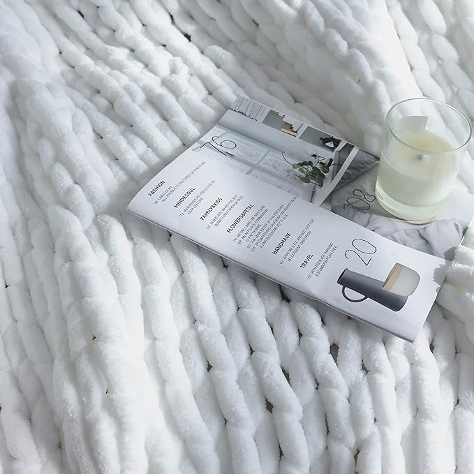 Maetoow Chenille Chunky Knit Blanket Throw (40×50 Inch), Handmade Warm & Cozy Blanket Couch, Bed, Home Decor, Soft Breathable Fleece Banket, Christmas Thick and Giant Yarn Throws, White
