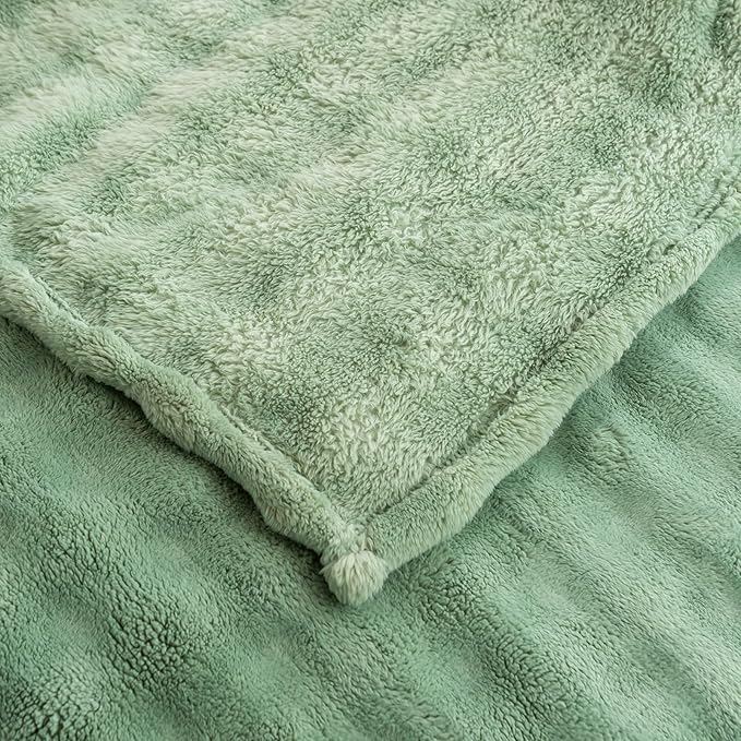 YUSOKI Luxury 3D Bubble Throw Blanket 5lb,All Ages,Home Decoration, (Sage Green,90 * 90inches)