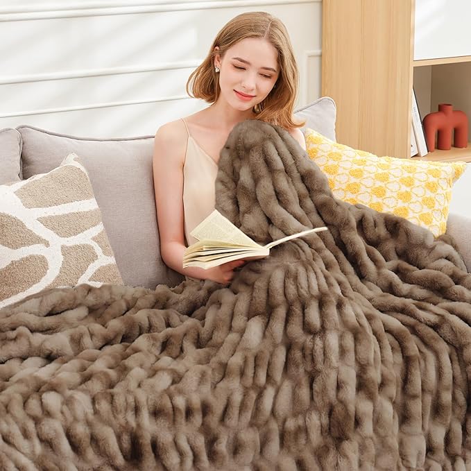 Ultra Soft Luxury Faux Fur Twin Blanket for Counch,Fuzzy Fluffy Plush Warm Cozy Elegant Wrinkled Blanket for Sofa Bedroom Living Room,(60"x80",Tie-dye Coffee)