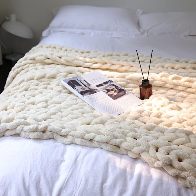 Maetoow Chenille Chunky Knit Blanket Throw (40×50 Inch), Handmade Warm & Cozy Blanket Couch, Bed, Home Decor, Soft Breathable Fleece Banket, Christmas Thick and Giant Yarn Throws, Cream