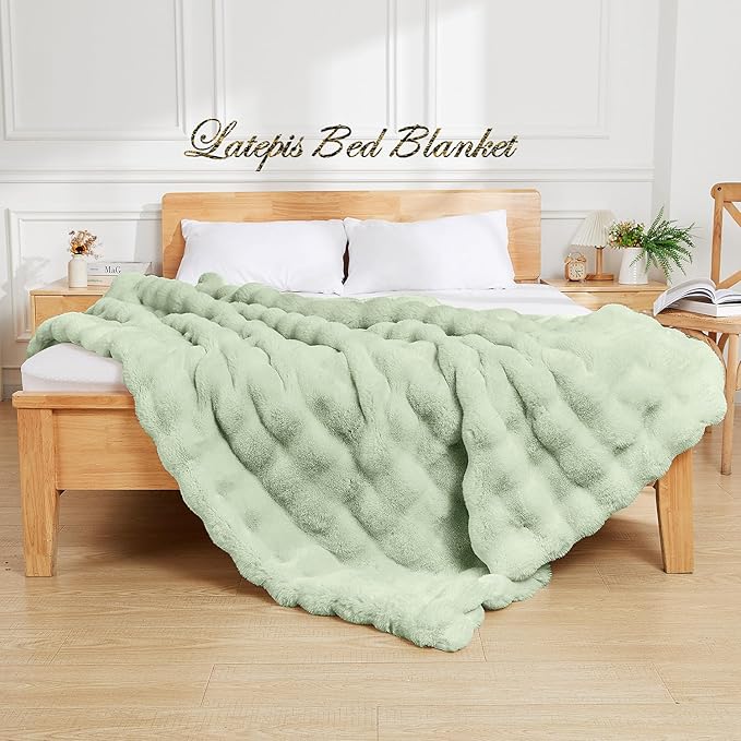 Latepis Soft Faux Fur Blanket Bubble Twin Size Comfy Blanket for Bed Fuzzy Cozy Thick Blankets for Couch Bedroom Furry Warm Blankets for All Seasons Luxury Bed Throw 60x80 Inch Sage Green, 860gsm