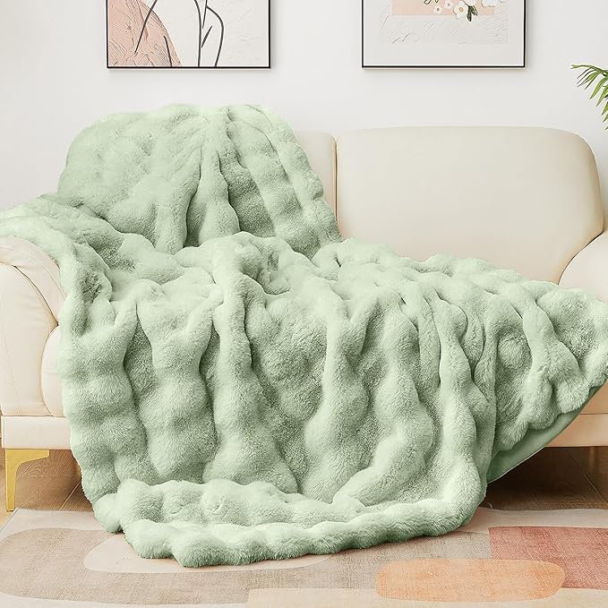 Latepis Soft Faux Fur Blanket Bubble Twin Size Comfy Blanket for Bed Fuzzy Cozy Thick Blankets for Couch Bedroom Furry Warm Blankets for All Seasons Luxury Bed Throw 60x80 Inch Sage Green, 860gsm