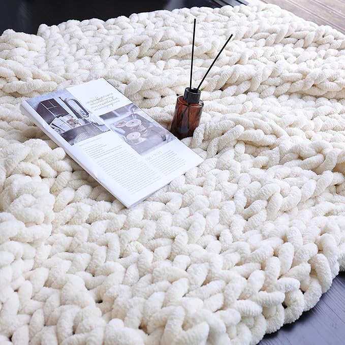 Maetoow Chenille Chunky Knit Blanket Throw (40×50 Inch), Handmade Warm & Cozy Blanket Couch, Bed, Home Decor, Soft Breathable Fleece Banket, Christmas Thick and Giant Yarn Throws, Cream