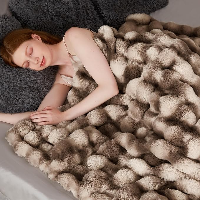 Touchat Luxury 1000GSM Rabbit Faux Fur Blanket, Super Heavy Warm Cozy Brown Blankets for Couch Bed Sofa, Ruched Plush Fuzzy Elegant Soft Reversible Mink Blanket for Living Room Bedroom, 90" x 90"
