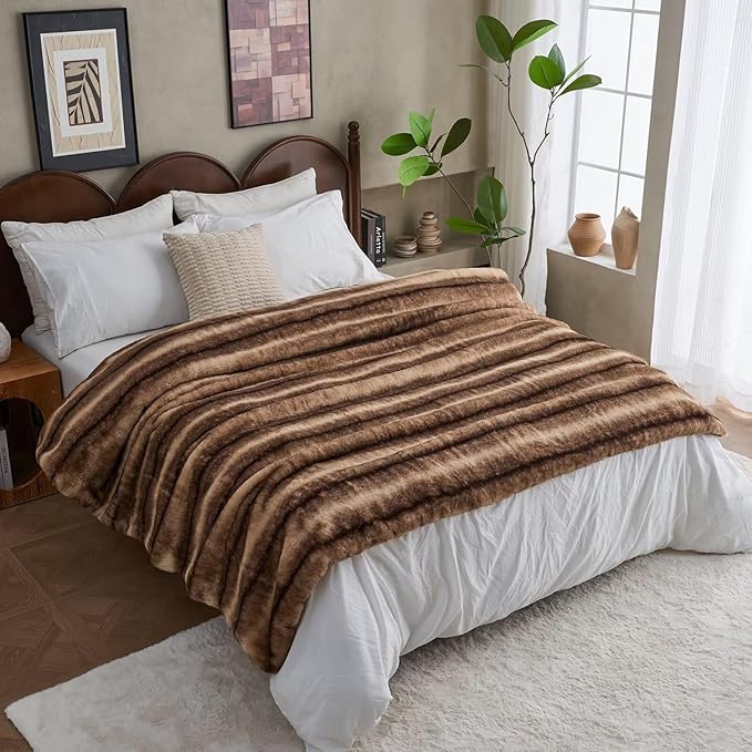 Luxury Faux Fur Blanket - Soft Warm Plush Blankets for Couch Sofa Bed, Fluffy Thick Throws for Bedroom, Office, Living Room, Decorative Reversible, Not Easy to shed - 60"x80", Brown