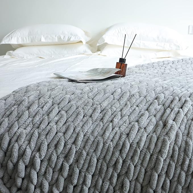 Maetoow Chenille Chunky Knit Blanket Throw (50×60 Inch), Handmade Warm & Cozy Blanket Couch, Bed, Home Decor, Soft Breathable Fleece Banket, Christmas Thick and Giant Yarn Throws,Grey