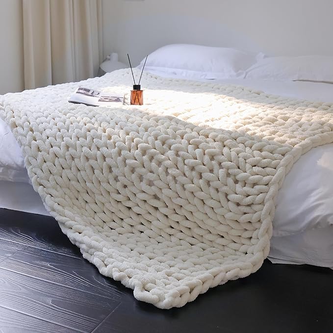 Maetoow Chenille Chunky Knit Blanket Throw (40×50 Inch), Handmade Warm & Cozy Blanket Couch, Bed, Home Decor, Soft Breathable Fleece Banket, Christmas Thick and Giant Yarn Throws, Cream