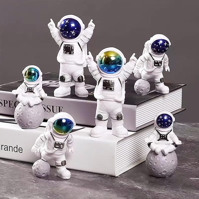 Gradient Astronaut Statues Set of 4, Spaceman Figurines Space Theme Party Nursery Home Office Decor