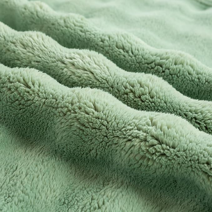 YUSOKI Luxury 3D Bubble Throw Blanket 2lb,All Ages,Home Decoration, (Sage Green,50 * 60inches)