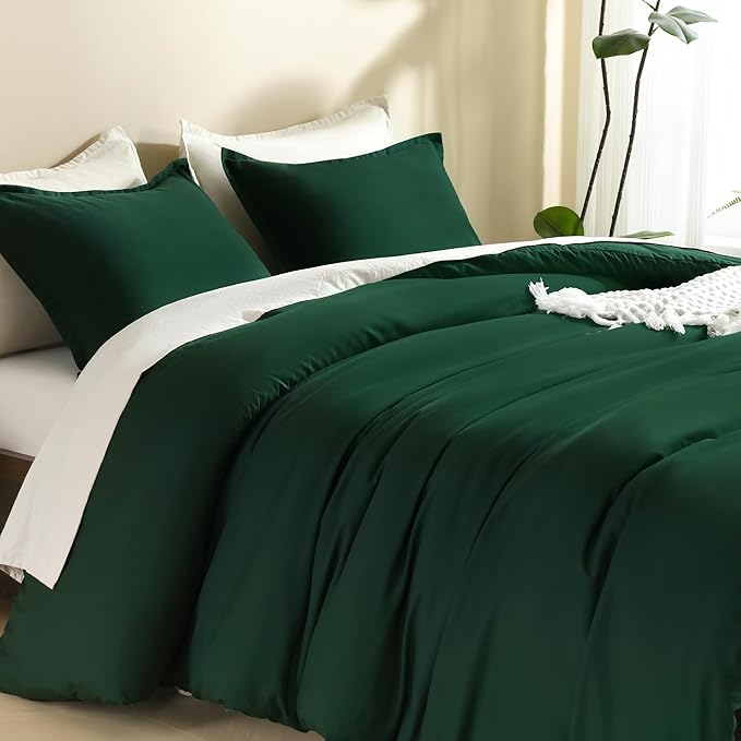 Litanika Comforters Emerald Green Oversized King Size, 3 Pieces Lightweight Solid Bedding Comforter Set, All Season Fluffy Bed Set (120x98In Comforter & 2 Pillowcases)