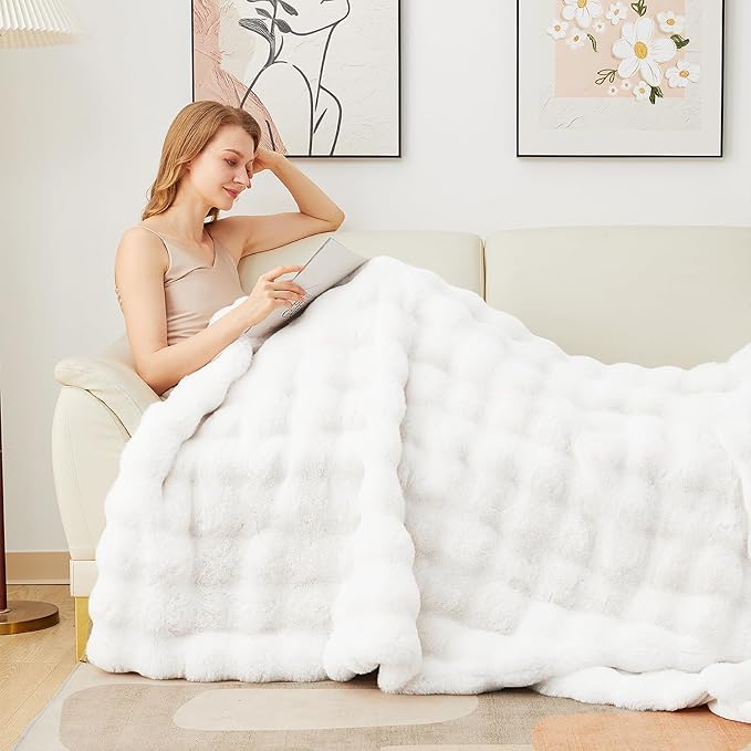 Latepis Faux Fur White Blanket Cozy Thick Bubble Throw for Couch Sofa Bedroom Furry Soft Warm Luxury Twin Blanket for Bed 60x80 Inch, 860gsm