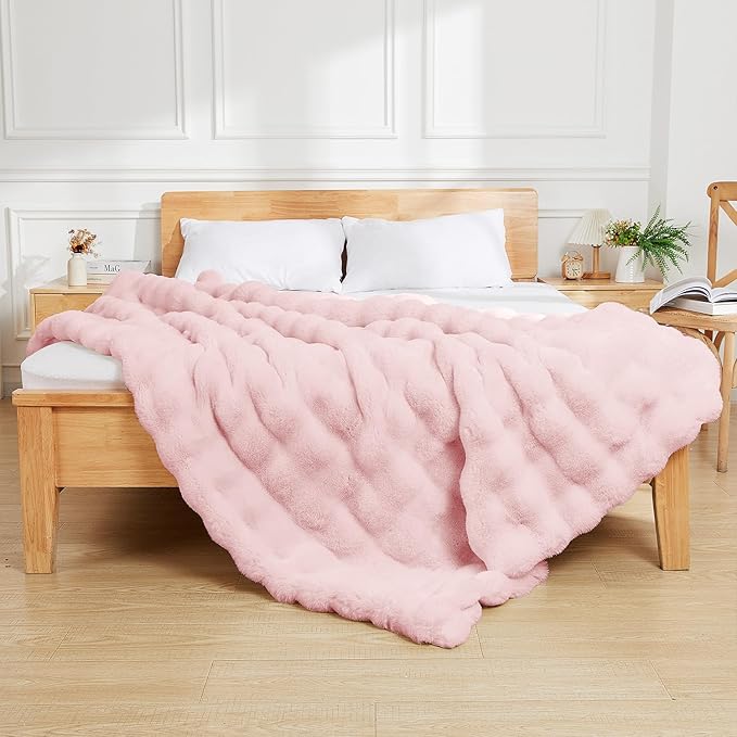 Latepis Pink Faux Fur Queen Blanket for Bed Bubble Cute Soft Warm Comforter Thick Furry Blanket for Sofa Bedroom Cozy Blankets for Women Gift Luxury Blankets for All Seasons 90''x90'', 860gsm