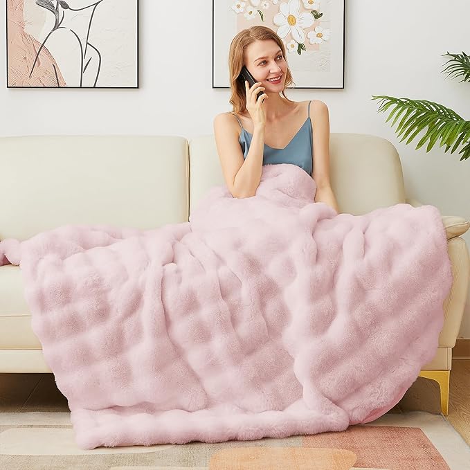 Latepis Pink Faux Fur Queen Blanket for Bed Bubble Cute Soft Warm Comforter Thick Furry Blanket for Sofa Bedroom Cozy Blankets for Women Gift Luxury Blankets for All Seasons 90''x90'', 860gsm