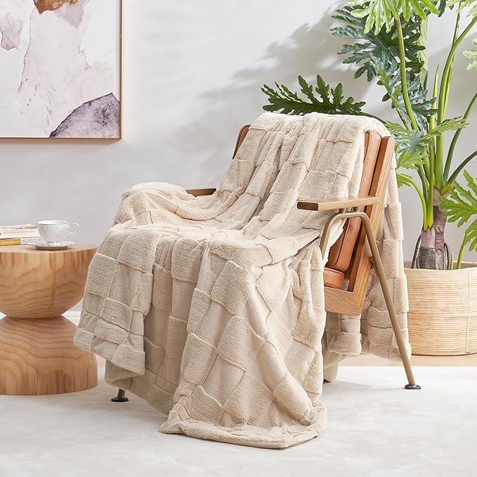 Cozy Bliss Tan Checkered Faux Rabbit Fur Throw Blanket, Soft Fuzzy Fluffy Minky Furry Blankets for Couch, Bed (50 * 60 Inches Beige)