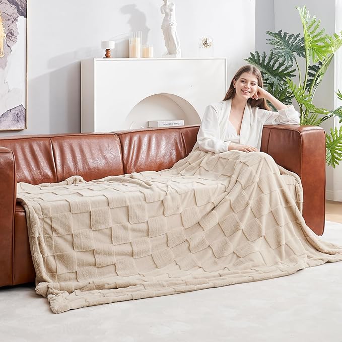 Cozy Bliss Tan Checkered Faux Rabbit Fur Throw Blanket, Soft Fuzzy Fluffy Minky Furry Blankets for Couch, Bed (50 * 60 Inches Beige)