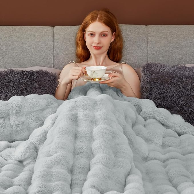 Touchat Luxury 1000GSM Faux Rabbit Fur Throw Blanket, Super Heavy Warm Cozy Grey Blankets for Couch Bed Sofa, Ruched Plush Fuzzy Elegant Soft Reversible Mink Blanket for Living Room Bedroom