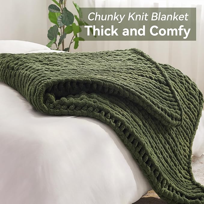 Chunky Knit Throw Blanket, 40''*50'' Knitted Throw Chenille Yarn for Bed Couch, Handmade Green Crochet Big Thick Blanket, Machine Washable Cute Comfy Blanket for Home Decor