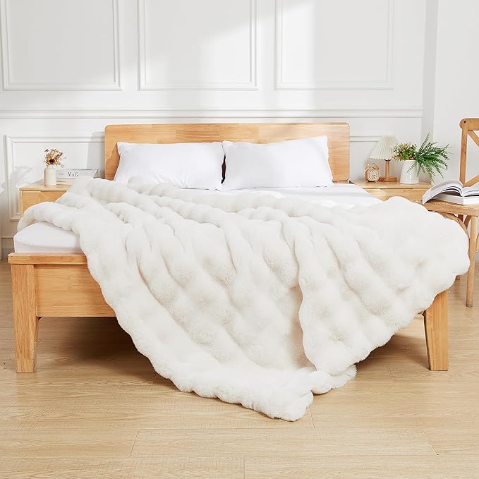 Latepis Beige Twin Bubble Cozy Faux Fur Blankets for Bed Thick Fuzzy Blanket for Couch Sofa Bedroom Warm Plush Blankets for All Seasons Ideal Gifts Luxury Throw Blanket 60x80 Inch, 860gsm