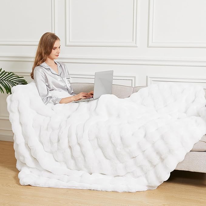 White Soft Twin Fluffy Blanket for Bed Living Room Furry Faux Fur Bed 60x80 Thick Fuzzy Throw Blanket Cozy Home Decor Gifts 860 GSM