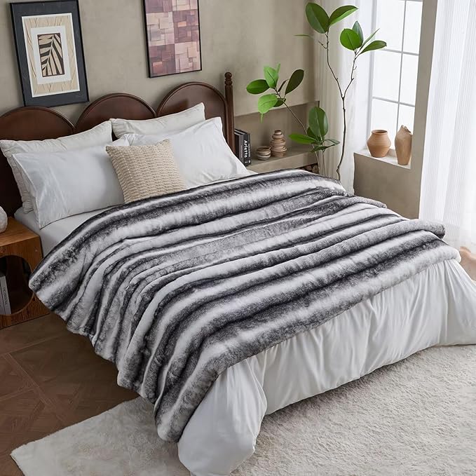 Luxury Faux Fur Blanket - Soft Warm Plush Blankets for Couch Sofa Bed, Fluffy Thick Throws for Bedroom, Office, Living Room, Decorative Reversible, Not Easy to shed - 60"x80", Black/White