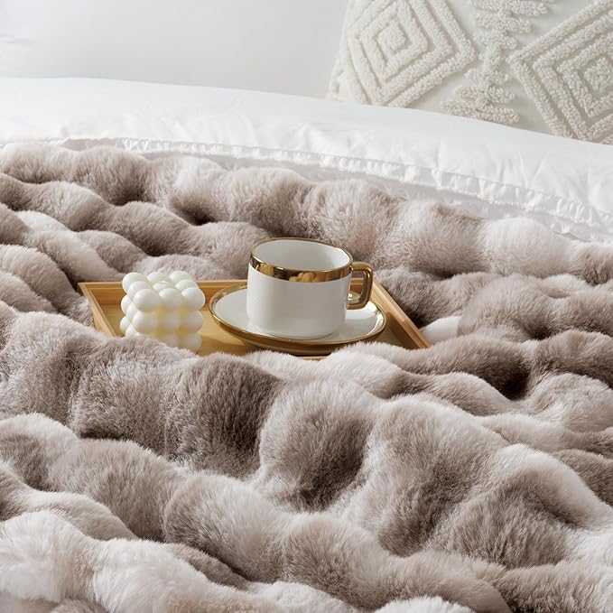 Touchat Luxury 1000GSM Faux Rabbit Fur Throw Blanket, Super Heavy Warm Cozy Brown Blankets for Couch Bed Sofa, Ruched Plush Fuzzy Elegant Soft Reversible Mink Blanket for Living Room Bedroom