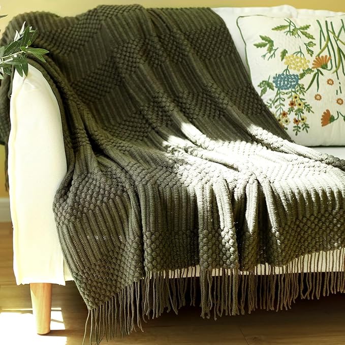 Blagic Knitted Throw Blanket for Couch, Bed and Sofa. Super Soft Blanket with Tassels, Dark Green Throw Blanket, 60 x 80 Inches Lightweight & Cosy Home Decor