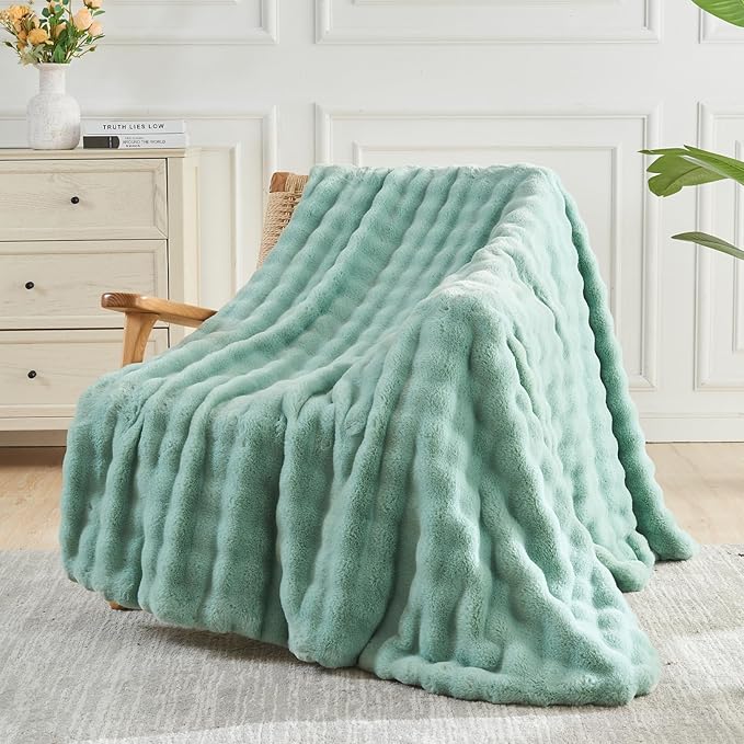NEWCOSPLAY Faux Fur Queen Blanket Sage Green Bubble Blanket Thick Warm Soft for Couch Sofa Bed 550GSM (New Sage Green, Queen(90"x90"))