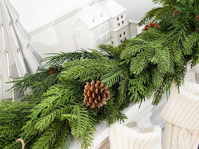 6FT Christmas Garland, Cedar Garland with Pine Cones Artificial Cypress Pine Garland for Mantle Stairs Table Indoor Outdoor Home Xmas Christmas Decor Decorations