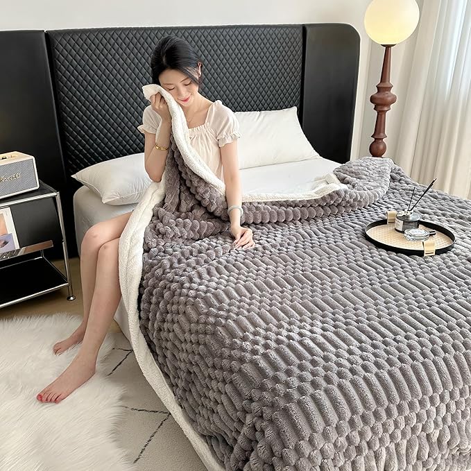 UKELER Sherpa Bed Blanket 80 × 90 inch, Ultra Soft Queen Size Throw Blanket for All Season, 470 GSM Cozy Plush Striped Fleece Blankets for Bedroom Living Room Dorm Hostel Sofa Camping, Dark Grey